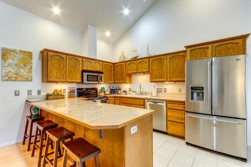 Modern Coeur dAlene Getaway Condo Walk Downtown! - image 14