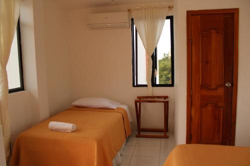 2 twin beds