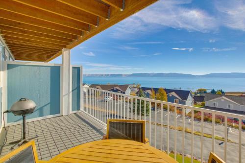 Spacious Garden City Townhome with Lake Views!