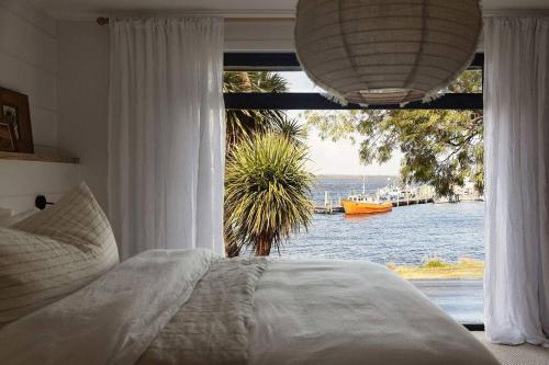 The Seafarer in Strahan