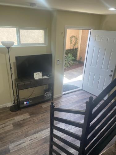 Casa Mesa PLUS attached Studio & private Courtyard in Sorrento Valley / Mira Mesa