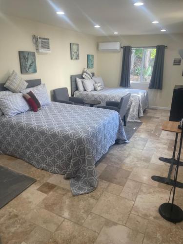 Casa Mesa PLUS attached Studio & private Courtyard in Sorrento Valley / Mira Mesa