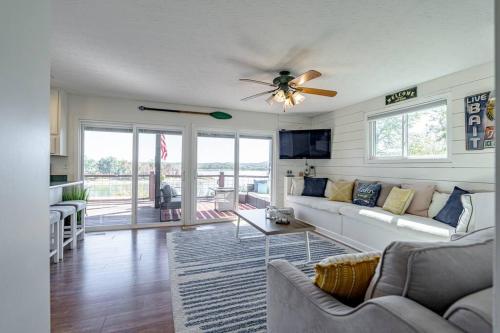 Удобства, Fall Lakefront Escape-Fire Pits, Hunting, Hiking & Private Master Suite in Falls of Rough