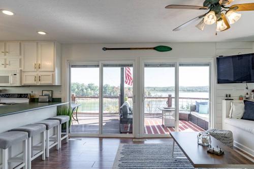 Удобства, Fall Lakefront Escape-Fire Pits, Hunting, Hiking & Private Master Suite in Falls of Rough