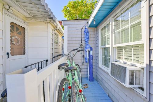 Walk to Ocean Pet-Friendly Home in Long Beach! in Long Beach