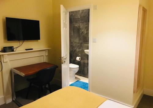 The Oval House - image 11