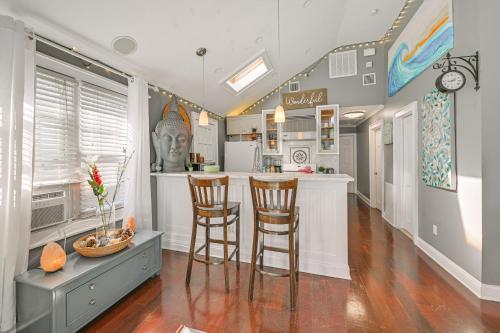 Walk to Ocean Pet-Friendly Home in Long Beach! in Long Beach