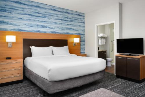 1 king bed, 1 sofa bed