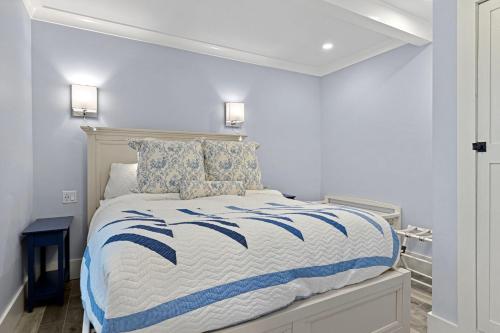 Union Pier Summer House - Strawberry Fields Suite #2 in Union Pier, USA