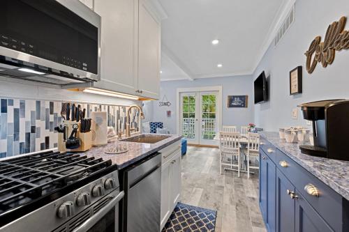 Union Pier Summer House - Strawberry Fields Suite #2 in Union Pier, USA