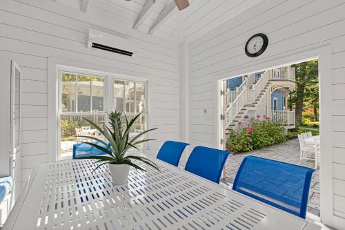 Union Pier Summer House - Casablanca Suite #4 in Union Pier, USA