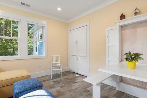Union Pier Summer House - Casablanca Suite #4 in Union Pier, USA