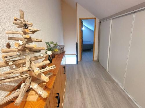 Duplex 6 pers - Centre station - Ski/Randonnées - Balcon - FR-1-393-177 (Duplex 6 pers - Centre station - Ski/Randonnees - Balcon - FR-1-393-177) in แซ็ง-มิเชล-เดอ-แชยอล