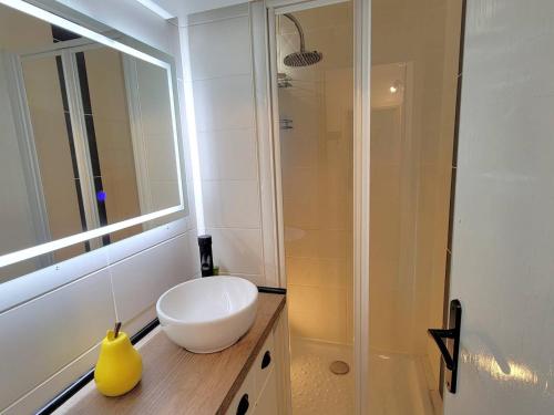 Duplex 6 pers - Centre station - Ski/Randonnées - Balcon - FR-1-393-177 (Duplex 6 pers - Centre station - Ski/Randonnees - Balcon - FR-1-393-177) in แซ็ง-มิเชล-เดอ-แชยอล