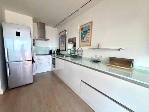 Appartement T3 au Port de Saint-Cyprien avec Terrasse et Climatisation - FR-1-309-483 - image 3