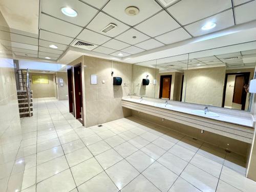 Luxury Corniche Residence 2 BHK pool gym wifi sea front Luxury Corniche Residence 2 BHK pool gym wifi sea front