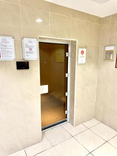 Luxury Corniche Residence 2 BHK pool gym wifi sea front Luxury Corniche Residence 2 BHK pool gym wifi sea front