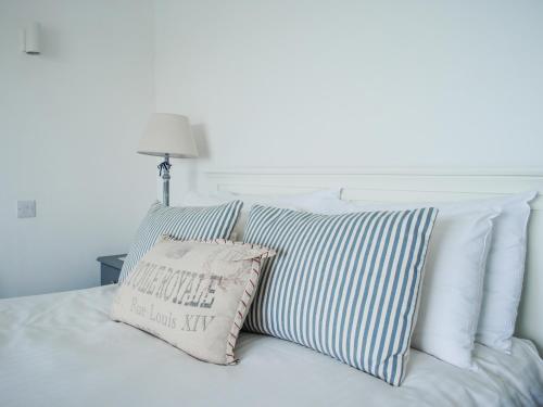 32 The Salcombe - image 3