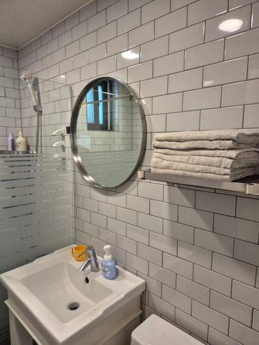 A house with a terrace, a dressing room, and a separate room - Фото 4