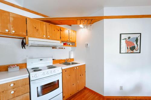One-Bedroom Apartment with Balcony image 6