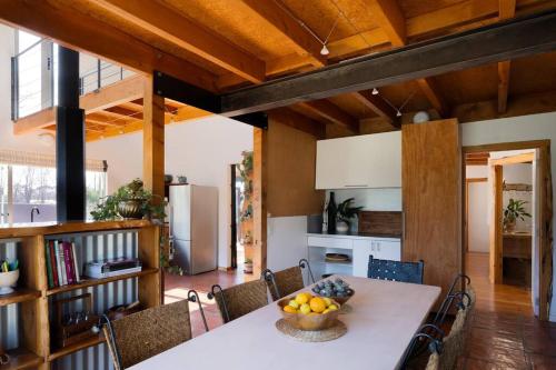 Peaceful Nelson getaway - spa pool, space & views in Brightwater