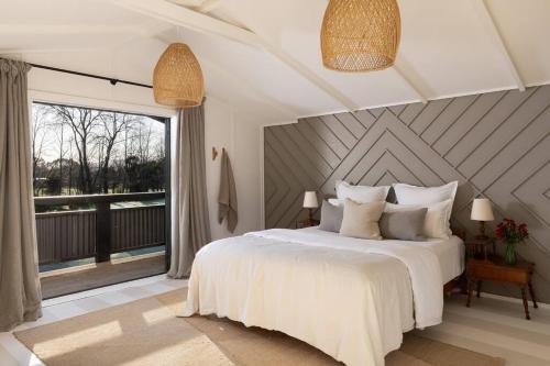 Peaceful Nelson getaway - spa pool, space & views in Brightwater