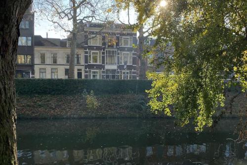 Cosy Penthouse with Rooftop Canalhouse-Majestic, Utrecht (Foto 10)