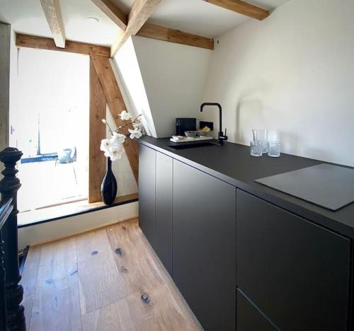Cosy Penthouse with Rooftop Canalhouse-Majestic, Utrecht (Foto 8)