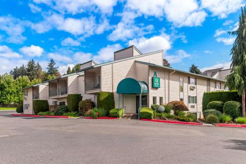 . Quality Inn & Suites Vancouver - Hazel Dell