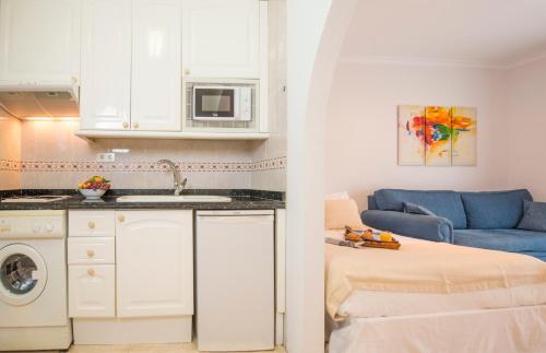 Ona Village Cala dOr Ona Village Cala dOr is perfectly located for both business and leisure guests in Portopetro. The property features a wide range of facilities to make your stay a pleasant experience. Family room, to