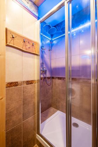 One-Bedroom Apartment image 6