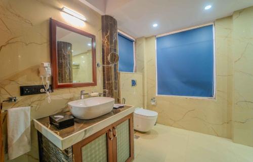 room detail thumbnail 2