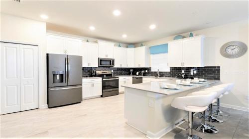 Last Minute Disney Getaway! Private Pool, Hot Tub & Games Room. Book Now! #56557 in Davenport, USA