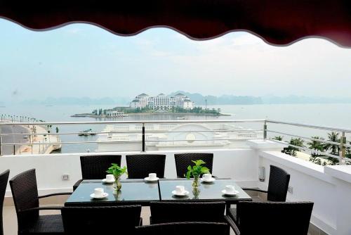 The One Ha Long hotel - 전망