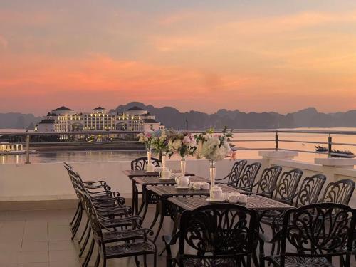 The One Ha Long hotel - 레스토랑