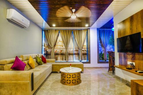 Executive Suite room in Pax Hotel Grand Blue nearby Udaipur City Railway Station