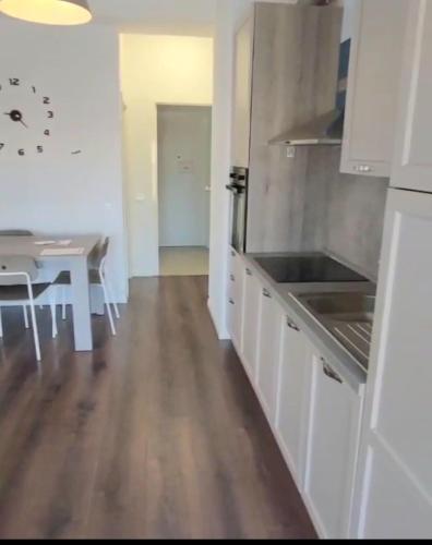 Modern Mountain View P&E Tirana Apartment Netflix included - image 4