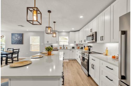 Spacious Homey 4BR3BA wAmenities Near Downtown in San Antonio, USA