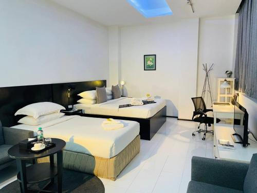 YAMA HOTEL & ROOFTOP BAR near Kyaik-Khauk Paya