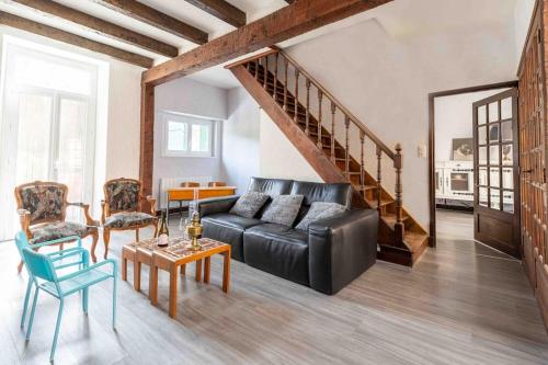 Chez Dalmasou Maison 120 m2 jardin terrasse 3 chambres wifi parking centre village in Saint-Sernin-sur-Rance