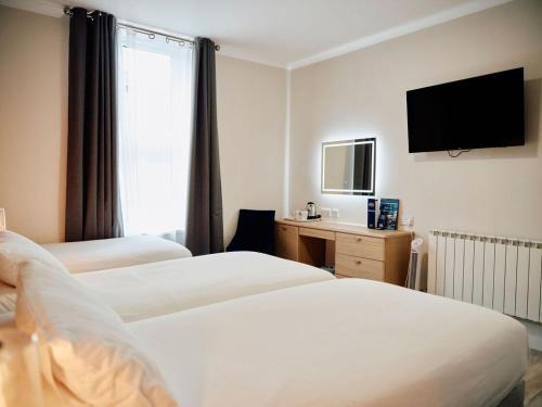 Hotel De Normandie Room Type - Triple Room (2 Adults + 1 Child)