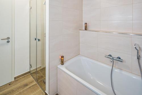 Apartment am Großen Garten - Terrasse & Parkplatz -8 Personen, Drážďany (fotografie 10)