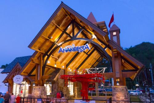 Attractions, Love Shack in Pigeon Forge Suburbs