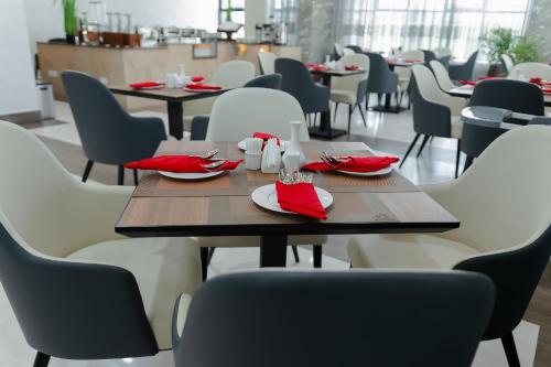 Restaurant, Adden City View Hotel in Mwanza