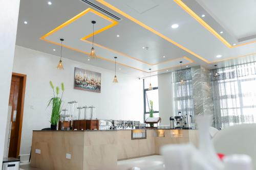 Restaurant, Adden City View Hotel in Mwanza