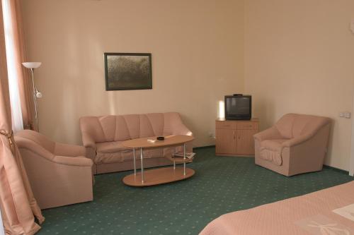 Astoria Hotel - image 11