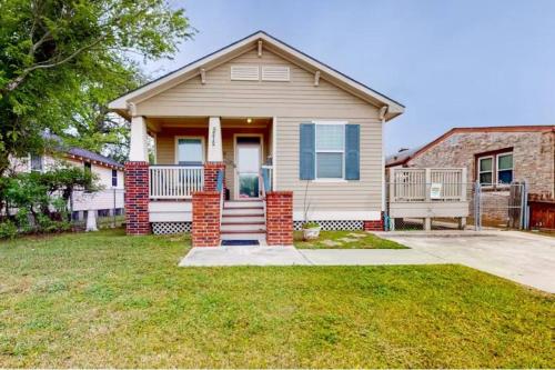 Gulf Escape Cottage Near Beach and Attractions in Galveston, USA