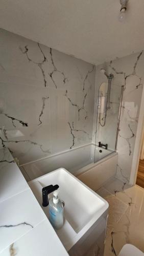 Silverburn new house with free parking and nice garden, Glasgow (Foto 8)