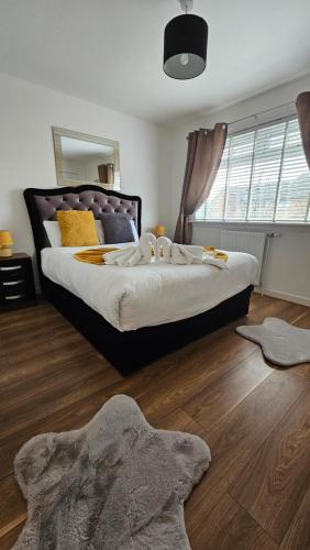 Silverburn new house with free parking and nice garden, Glasgow