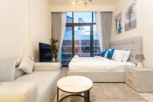 Cozy Studio Retreat with Balcony in Meydan City, Dubai (photo 2)